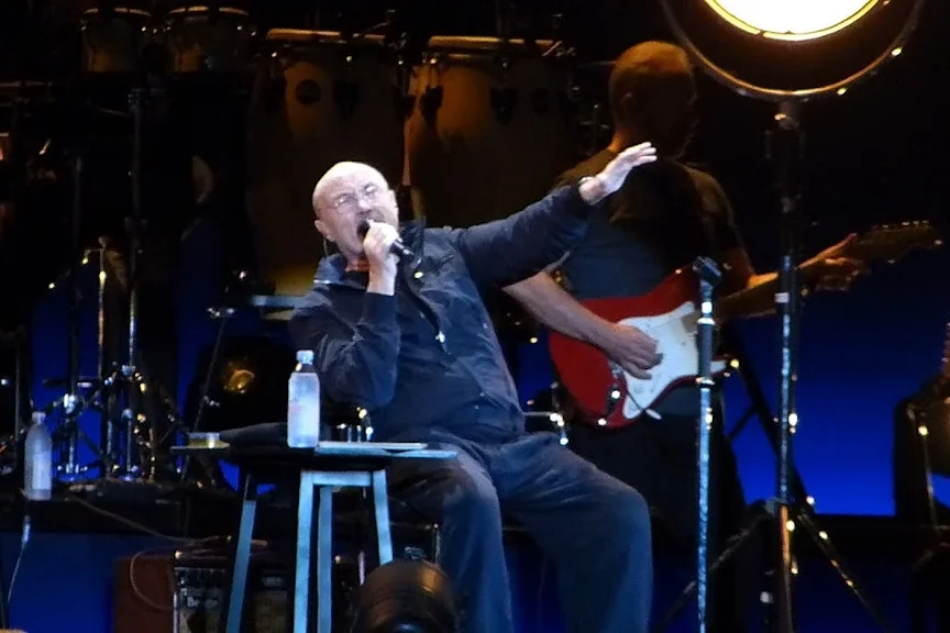 Stan zdrowia Phila Collinsa nie pozwala mu na tak żywiołowe popisy na scenie jak kiedyś, ale muzyk nie poddaje się