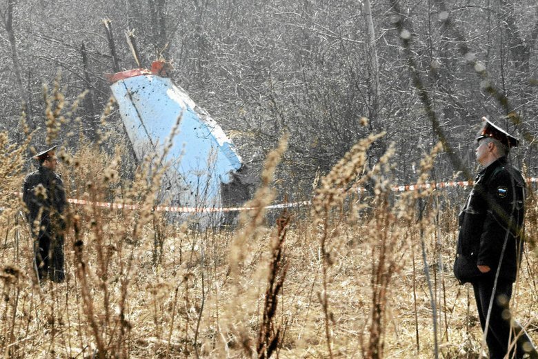 "Gazeta Polska" ma nowe dowody na to, że w Smoleńsku doszło do zamachu na prezydencki samolot. Rosjanie mieli w ciągu kilku godzin podmienić czarne skrzynki.
