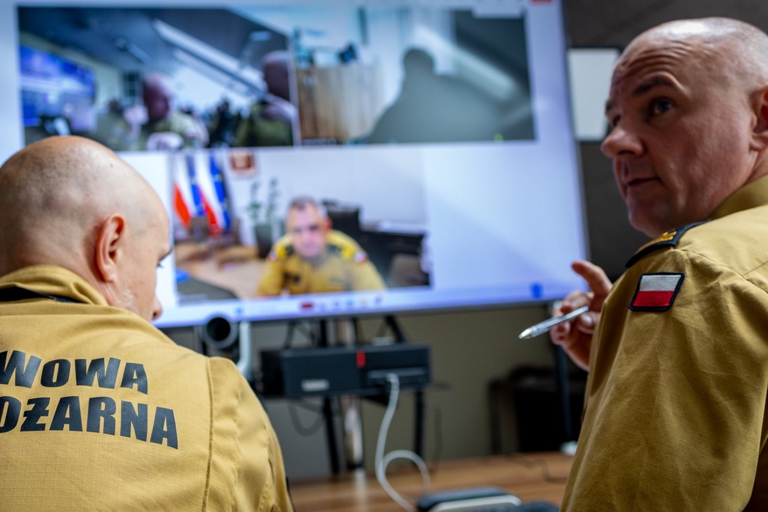 "Przed nami 48 bardzo trudnych godzin". Nowe informacje z MSWiA po spotkaniu służb