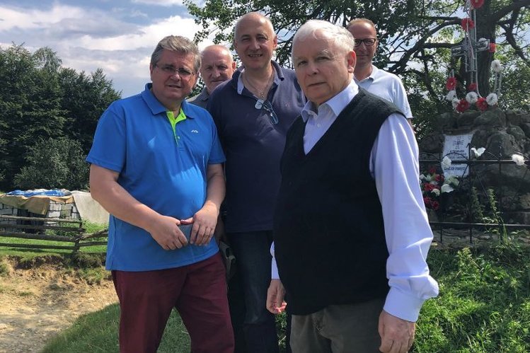 Zdjęcie Joachima Brudzińskiego sprzed dwóch lat ze wspólnych wakacji z prezesem PiS Jarosławem Kaczyńskim.