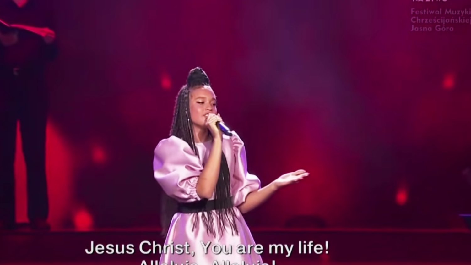 Sara James śpiewała na Jasnej Górze. Utwór "Jesus Christ, You Are My Life"