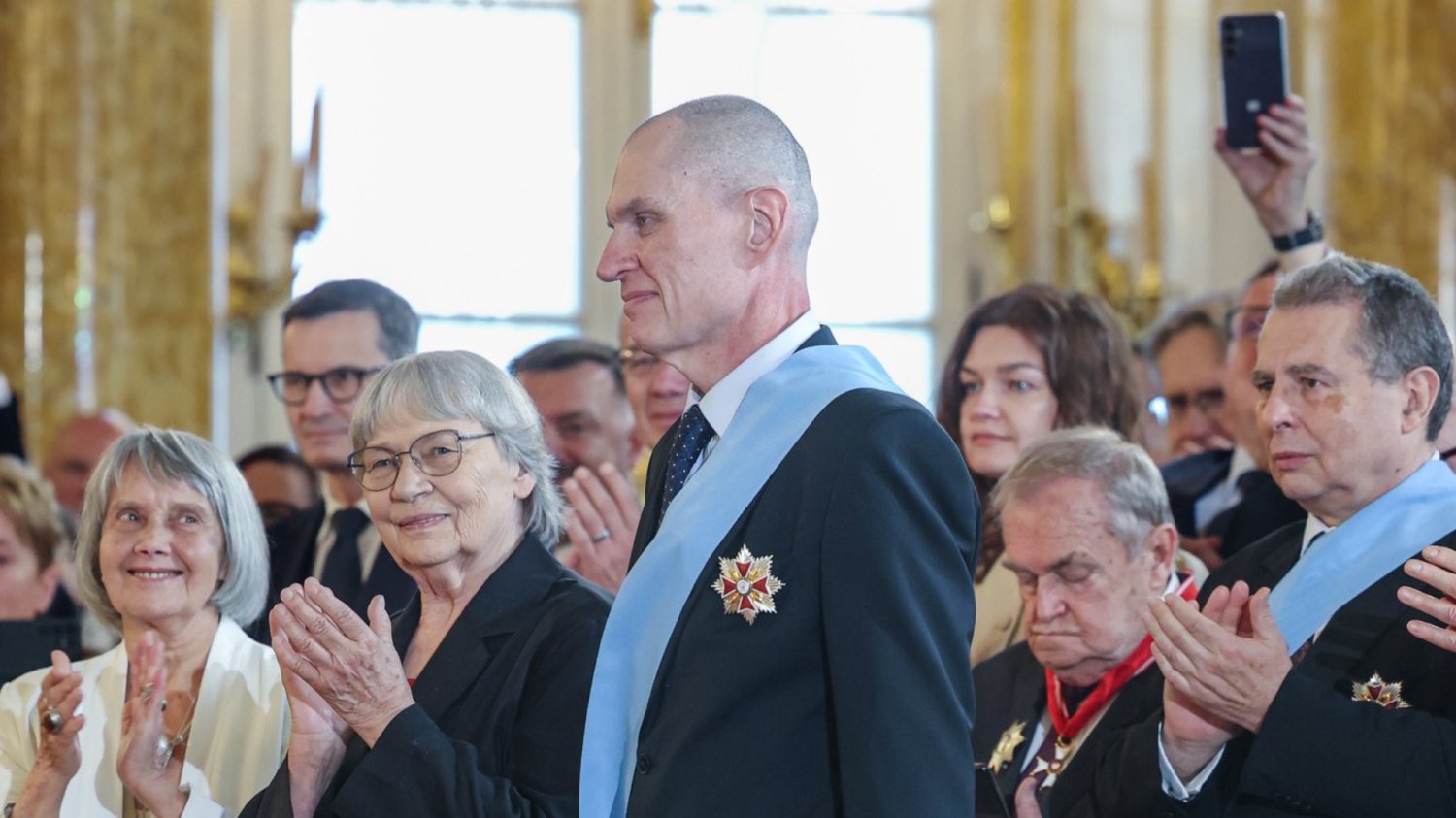 Andrzej Poczobut w pierwszym swoim publicznym wystąpieniu. Wymienił Tuska, Dudę, Nawrockiego i Morawieckiego Andrzej Poczobut w trakcie odbierania orderu z rąk Karola Nawrockiego.