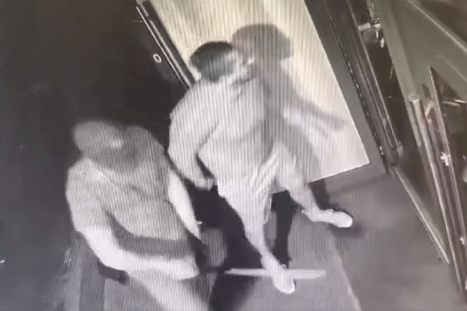 Jak powrót do lat 90. Połamali kobiecie nogi bejsbolem i ukradli utarg.