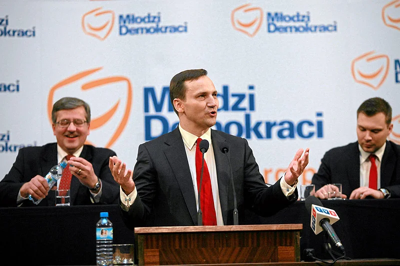 W najlepszych dla PO latach SMD było w głównym partyjnym nurcie. Dziś młodzieżówka stanowi jedynie tło do zdjęć...