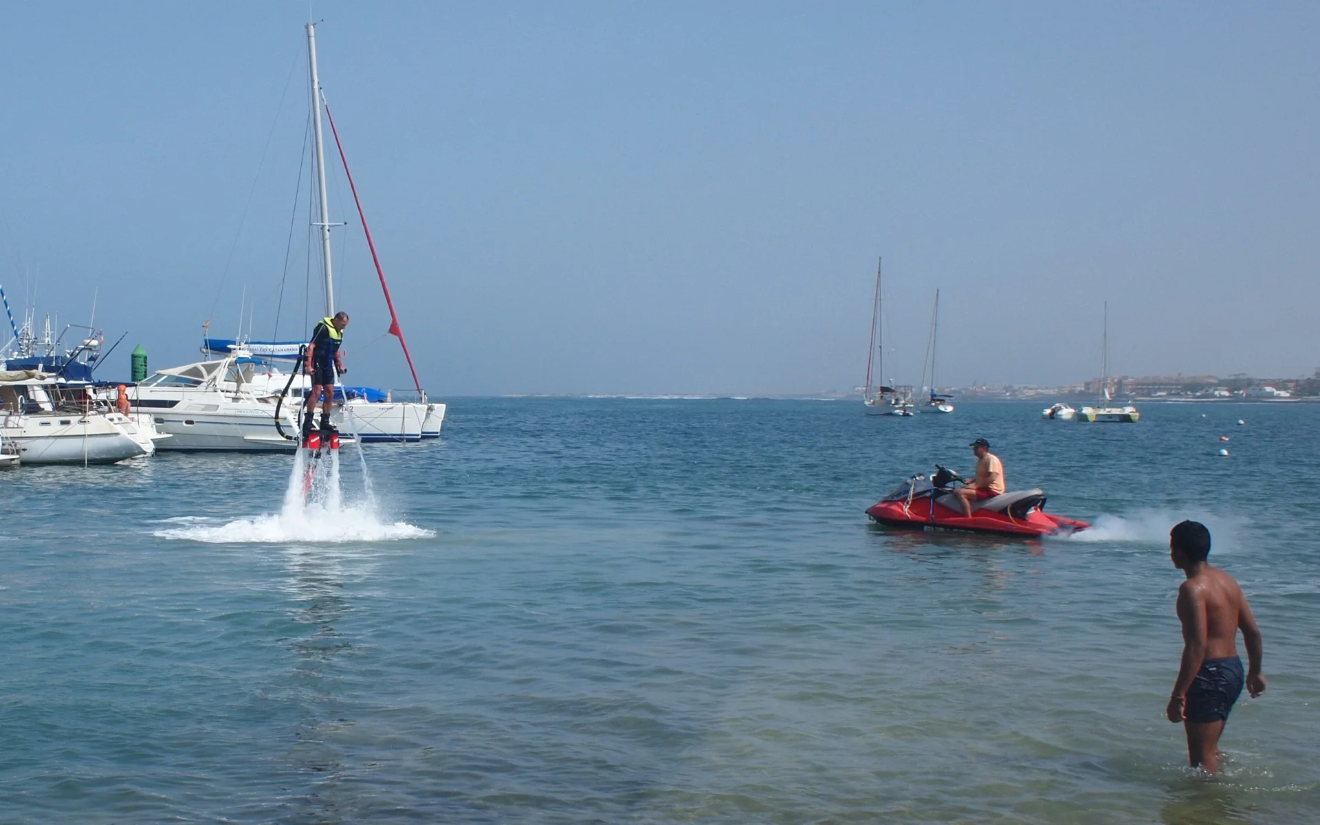 Spacer po wodzie. Corralejo.