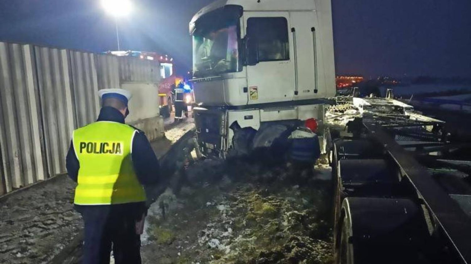 Pomorze karambol. Kontener spadł na jezdnię