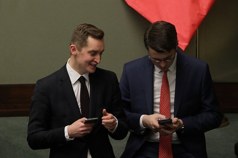 To Sebastian Kaleta i Piotr Müller musieli bronić reform PiS.