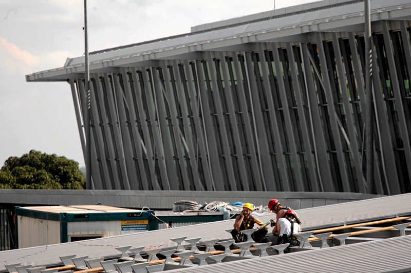 Trudne warunki robotników na rozbudowie Terminala 1 na Okęciu. (Na zdjęciu budowa części Terminala 2 w 2011 roku)
