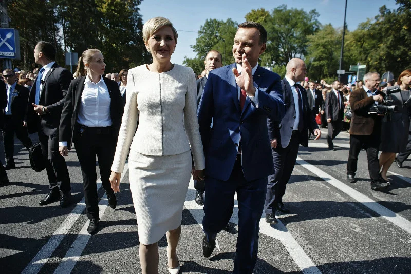 Dzień wcześniej, prezydent był jeszcze z małżonką na dożynkach w Spale.