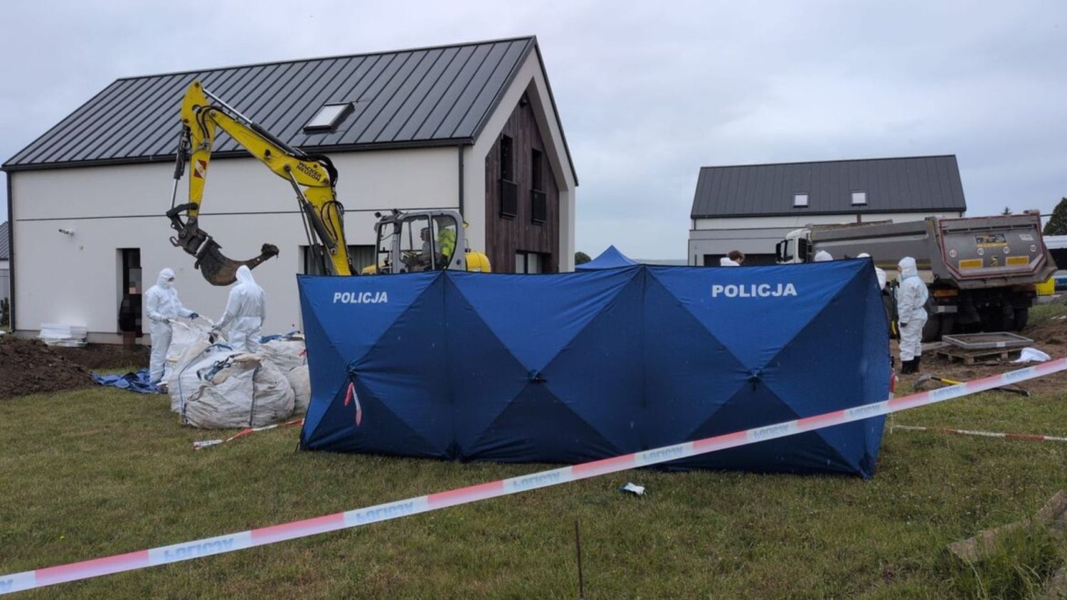 Płody na działce w Lutoryżu. Policjanci ujawniają wstrząsające szczegóły Działania policji na działce w Lutoryżu