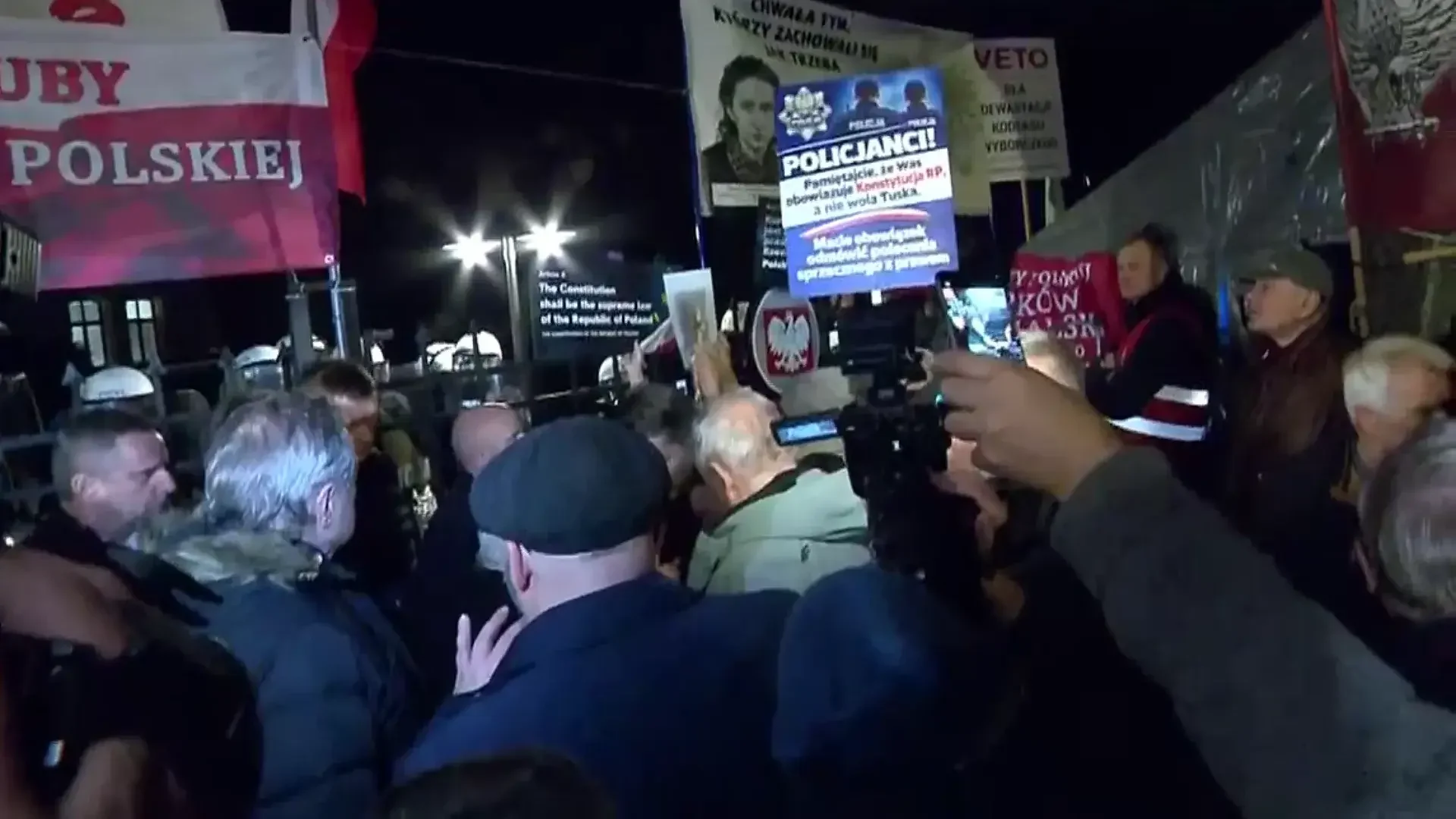 Nerwowo wokół TK. Policja przed gmachem, jest Kaczyński, a Nawrocki wraca do kraju