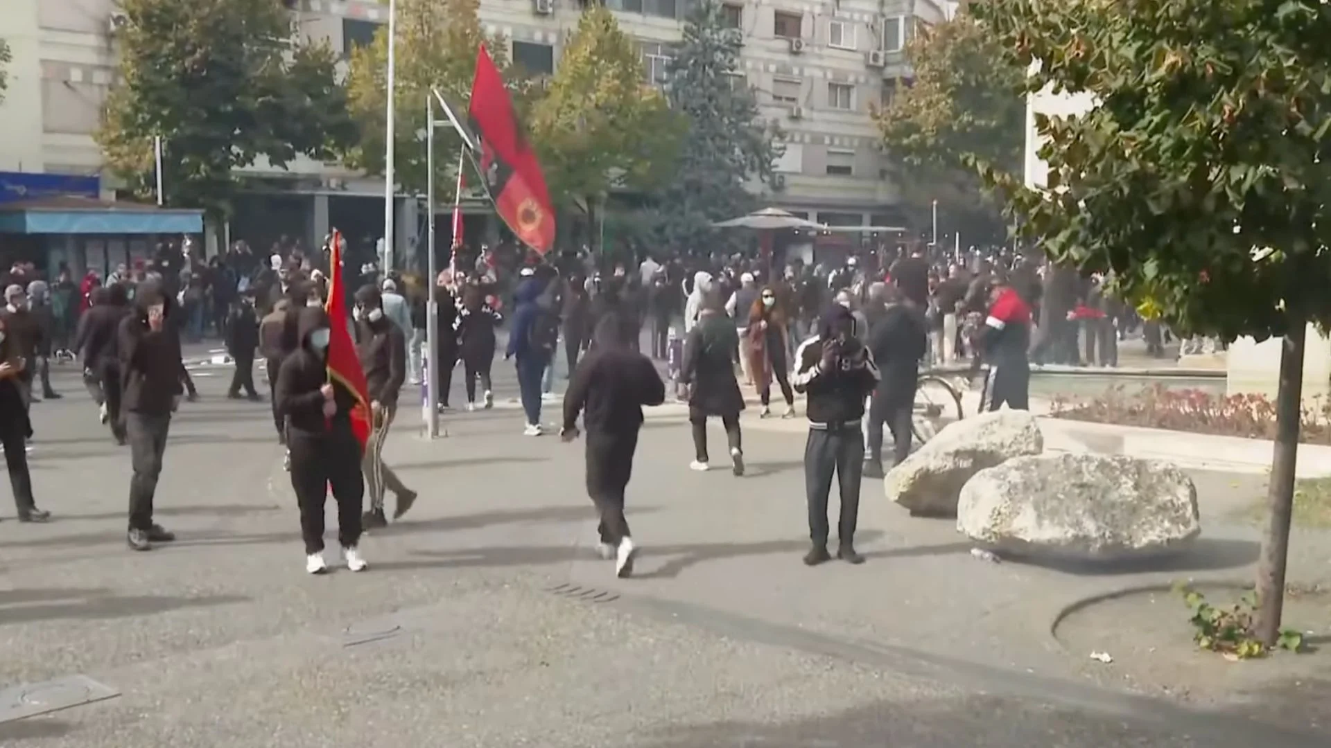 Wakacyjny raj Polaków w ogniu protestów. Pilny komunikat polskiej ambasady