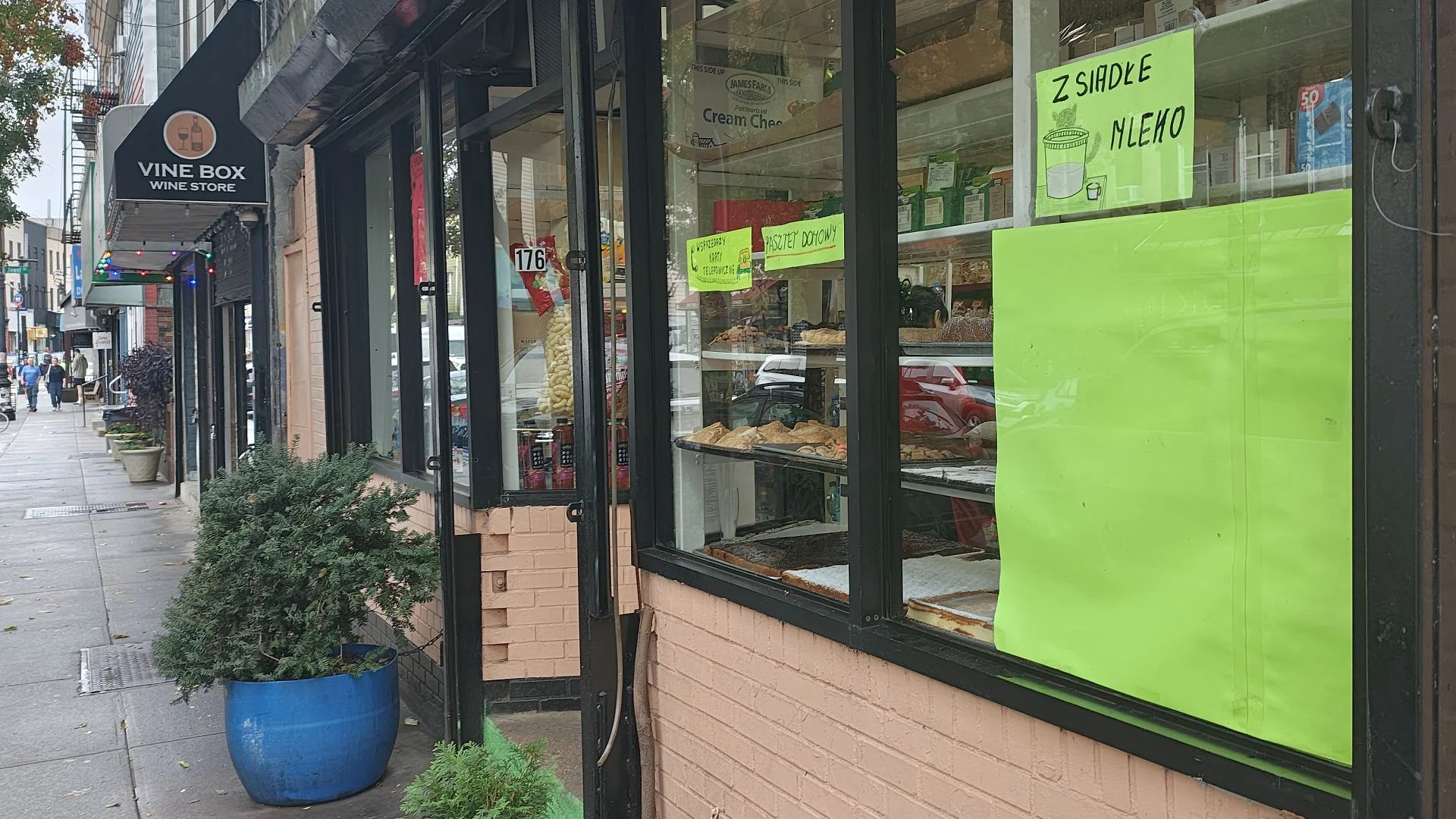 Greenpoint. Kupisz tu nawet zsiadłe mleko Greenpoint. Kupisz tu nawet zsiadłe mleko
