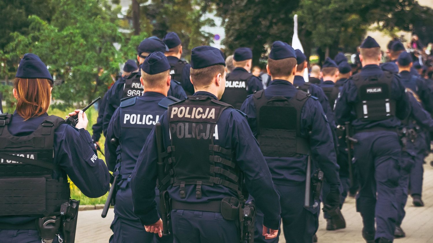 grupa policjantów