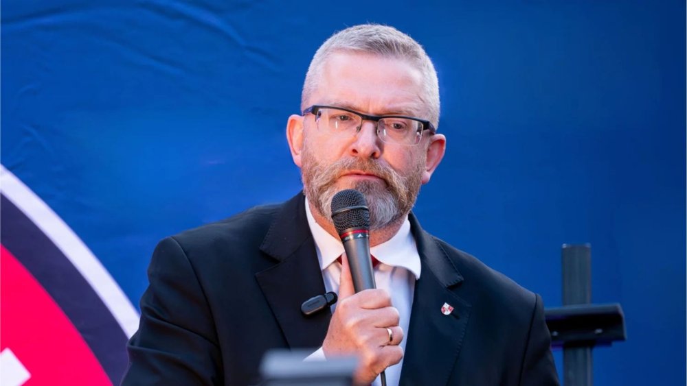Poland's Prosecutor General Seeks Forced Appearance of MEP Grzegorz Braun