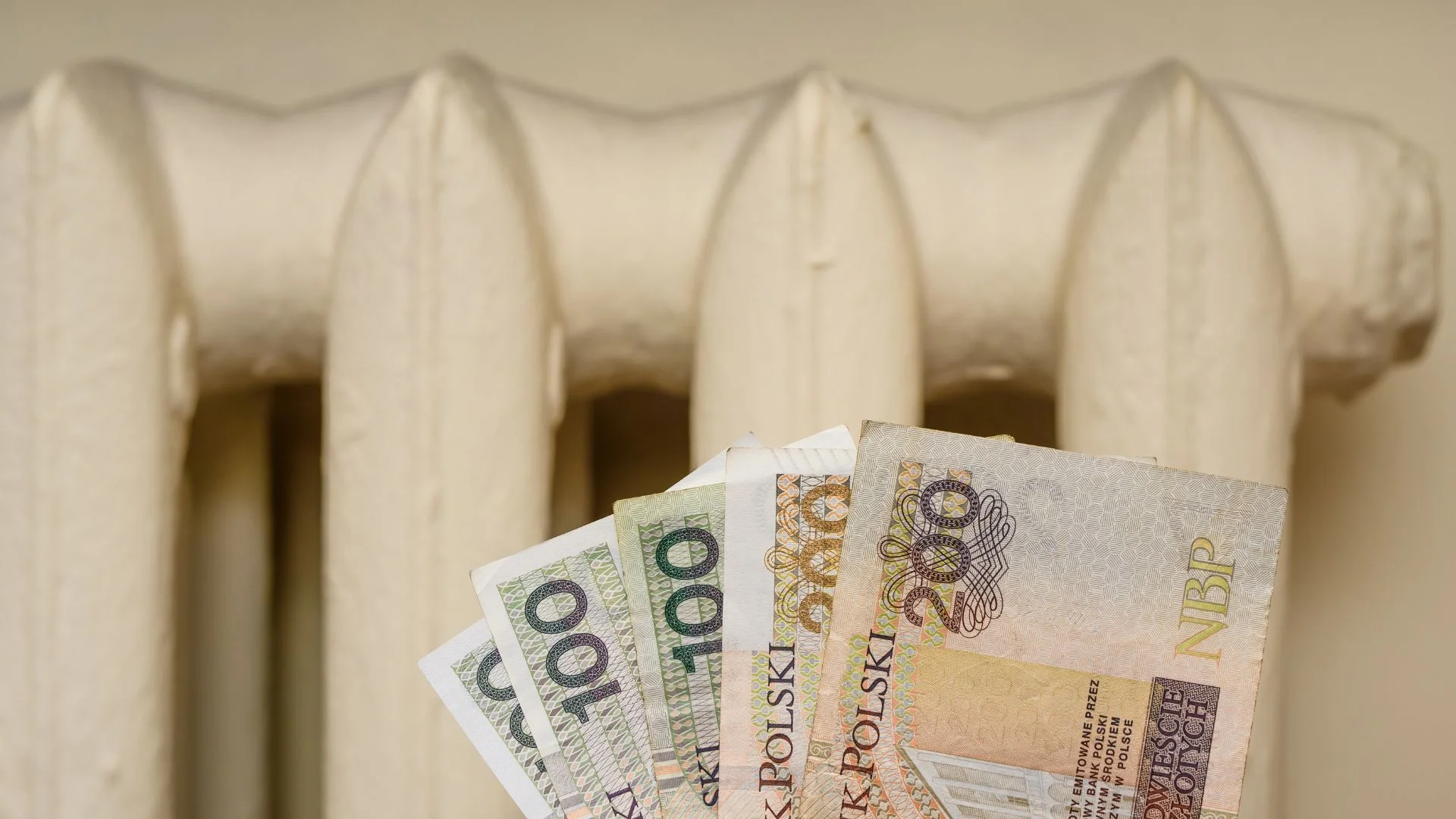 3 błędy, przez które marzniesz w domu i płacisz więcej. Naprawisz je w kwadrans
