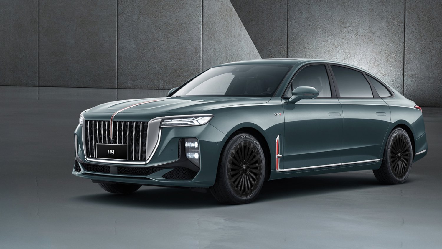 Jeździłem chińską limuzyną, która udaje Rolls-Royce'a. Hongqi H9 jest pełne paradoksów