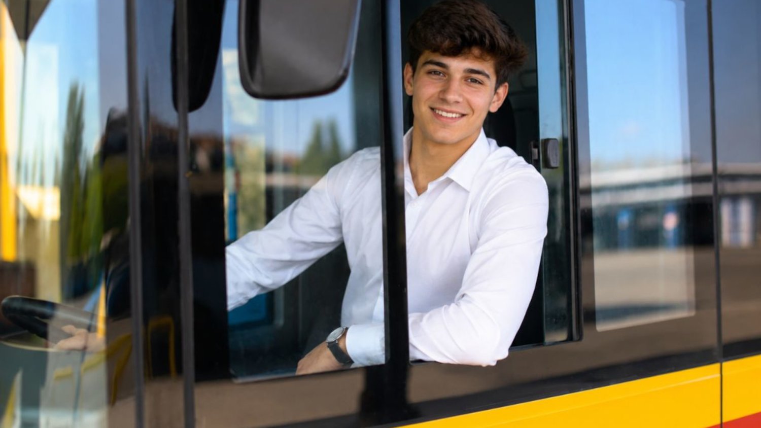 18-latek za kierownicą autobusu miejskiego. Od 3 września to legalne, ale z limitem 50 km