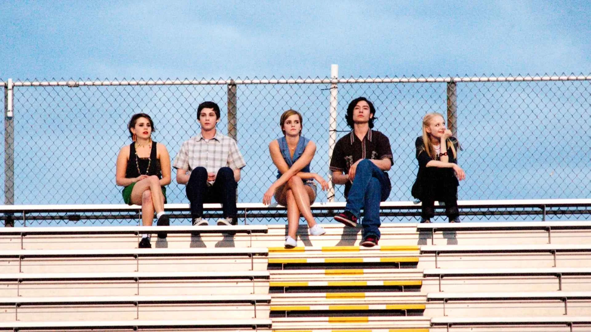 Mae Whitman, Logan Lerman, Emma Watson, Ezra Miller i Erin Wilhelmi w filmie "Charlie"
