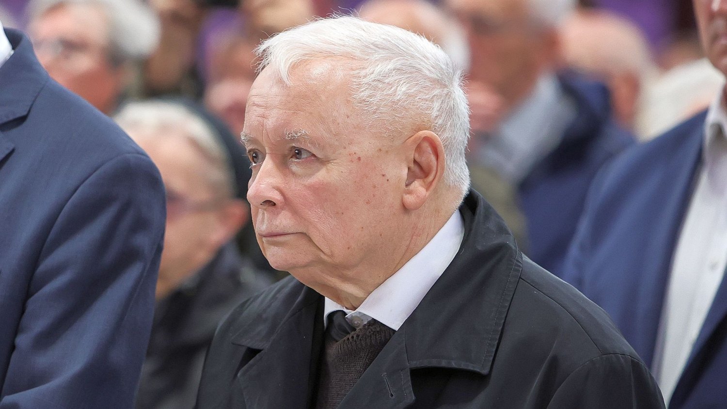 Miało być zwykłe przeziębienie, a Kaczyński zniknął na 2 tygodnie. W PiS nerwowo