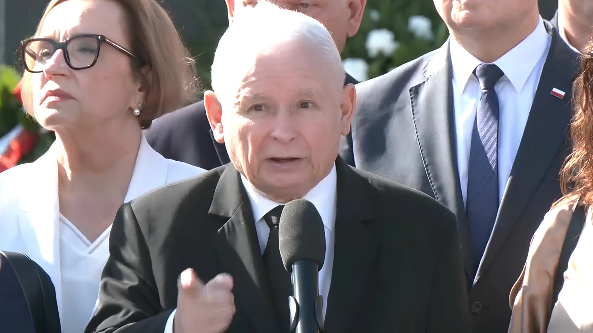 Kaczyński nagle o Nawrockim na miesięcznicy smoleńskiej. "Swego czasu prosiłem"