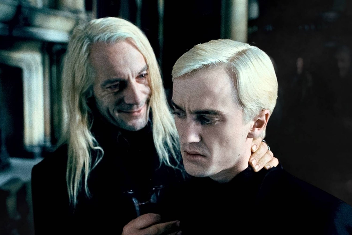 Jason Isaacs i Tom Felton w filmie "Harry Potter i Insygnia Śmierci"