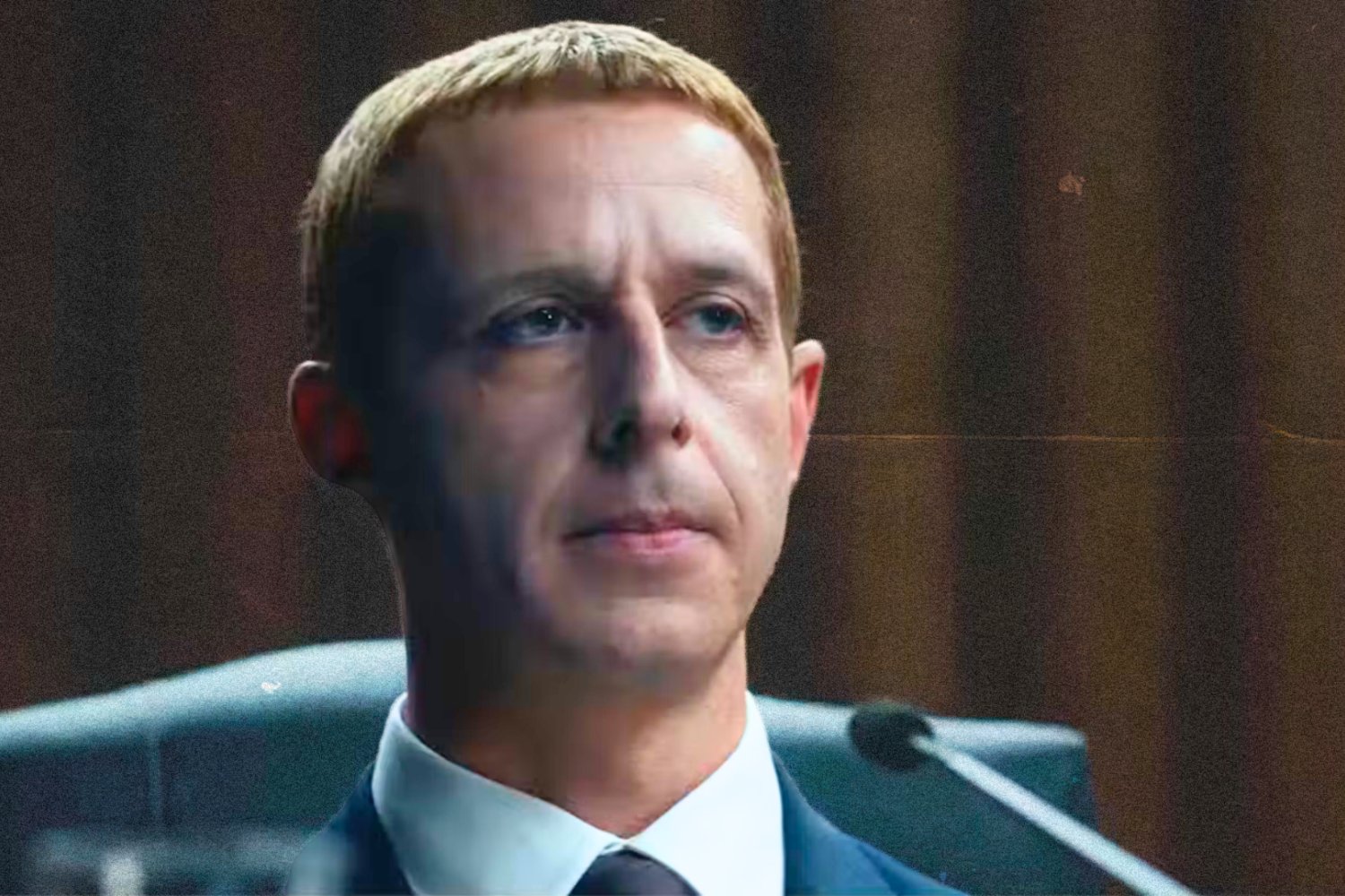 Jeremy Strong jako Mark Zuckerberg w Social Reckonimg