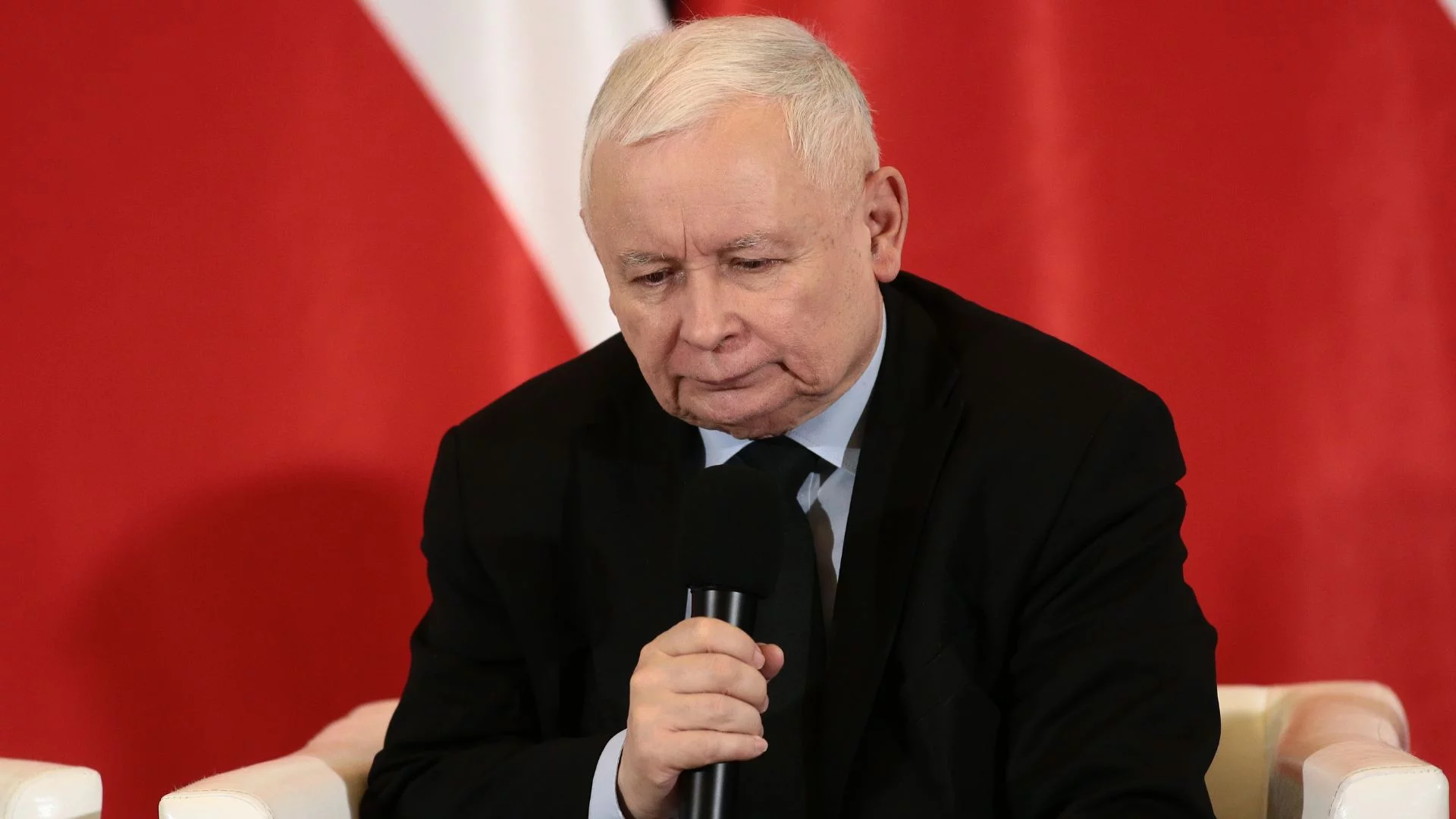 Nowy sondaż przyprawi PiS o zawrót głowy. Spójrzcie na wynik obu Konfederacji