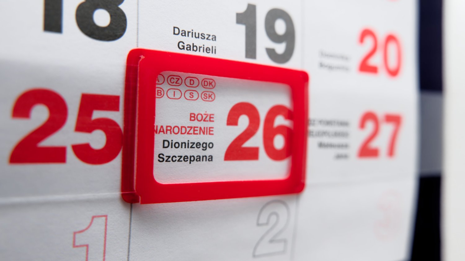 Kalendarz na grudzień z zaznaczonym 26 grudnia w sobotę, czyli dodatkowy dzień wolny w grudniu.