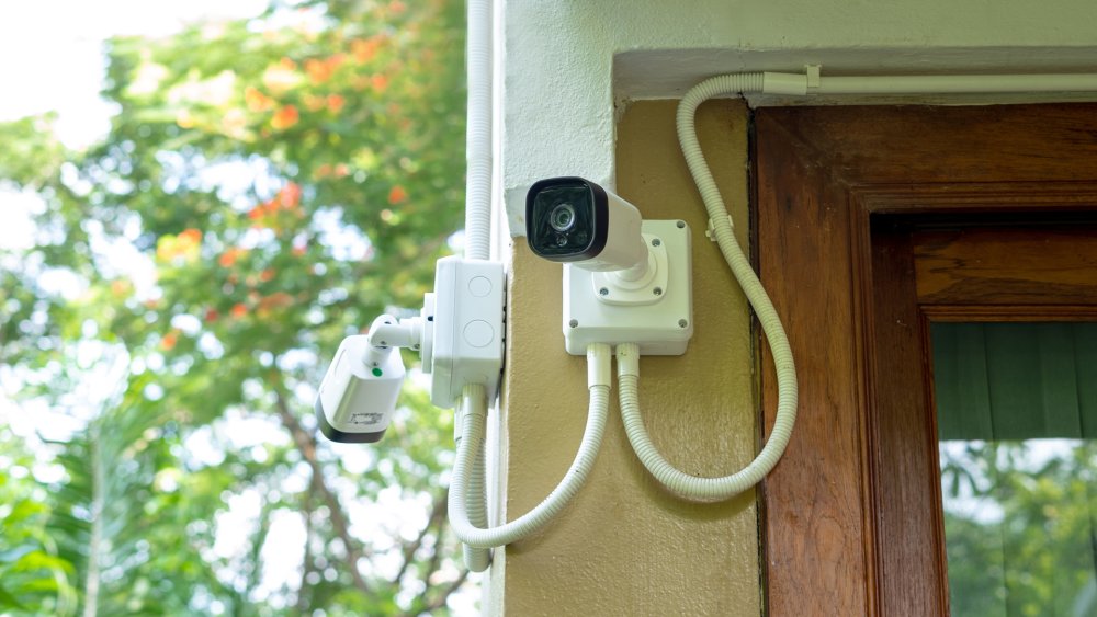 Homeowner fined over PLN 26,000 for security camera pointed at neighbour's property