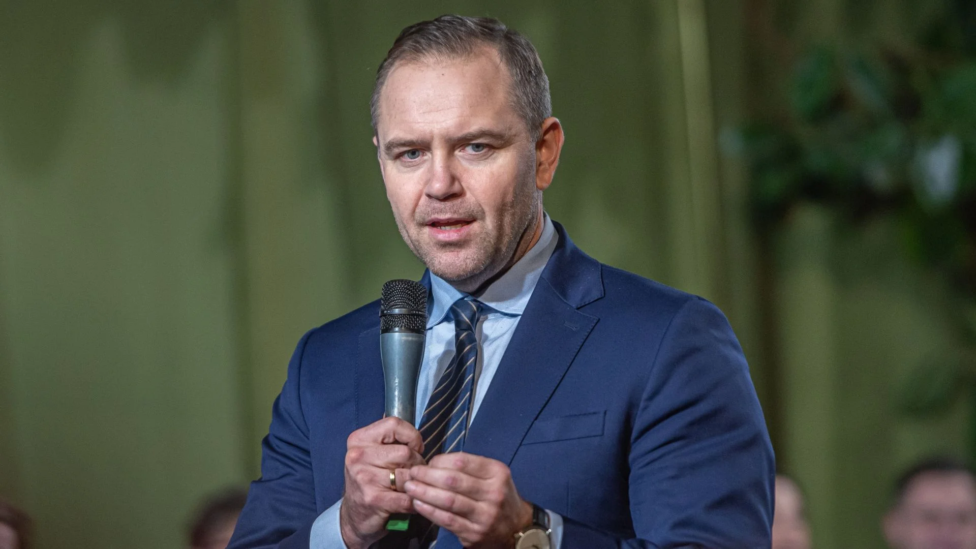 Nowy sondaż pokazał, iż Nawrocki ocalił skórę. 49 proc. mówi tu wszystko