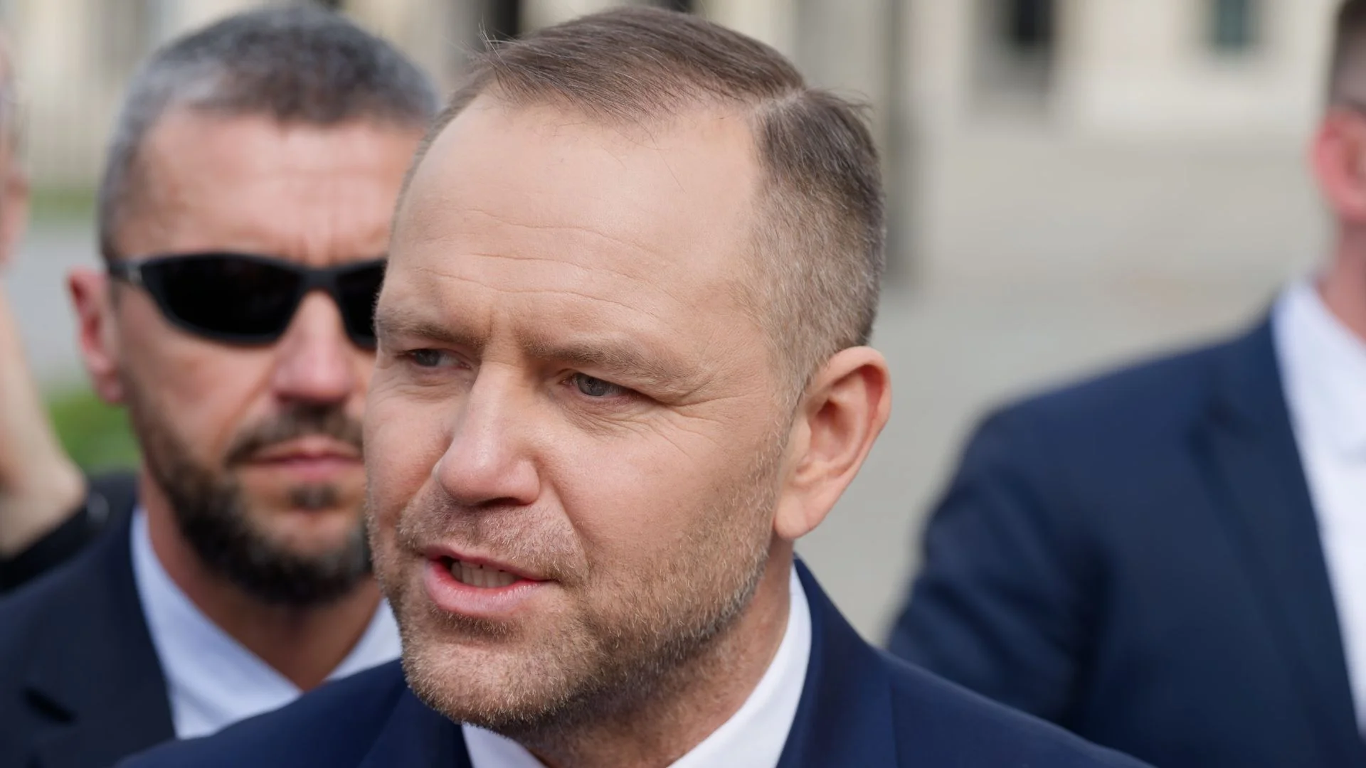 Ekipa Nawrockiego broni "Starucha" jak niepodległości. Padło nerwowe ostrzeżenie Karol Nawrocki