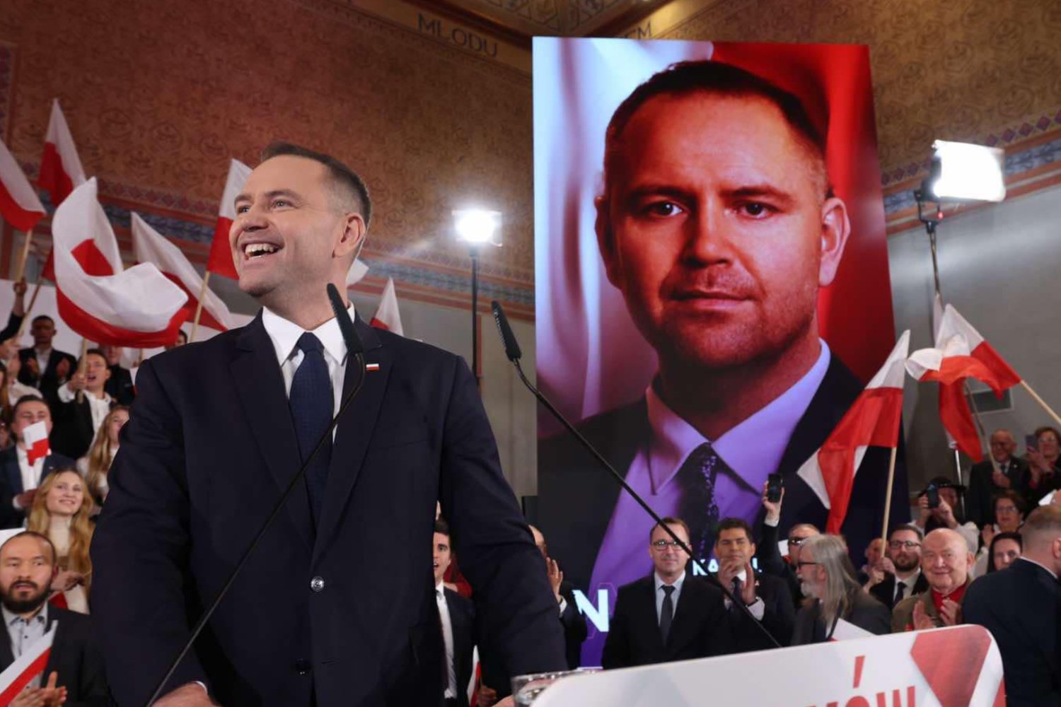Ważny minister stawia Nawrockiemu trudne pytania. "Nie wezwano pomocy" Karol Nawrocki na wiecu wyborczym