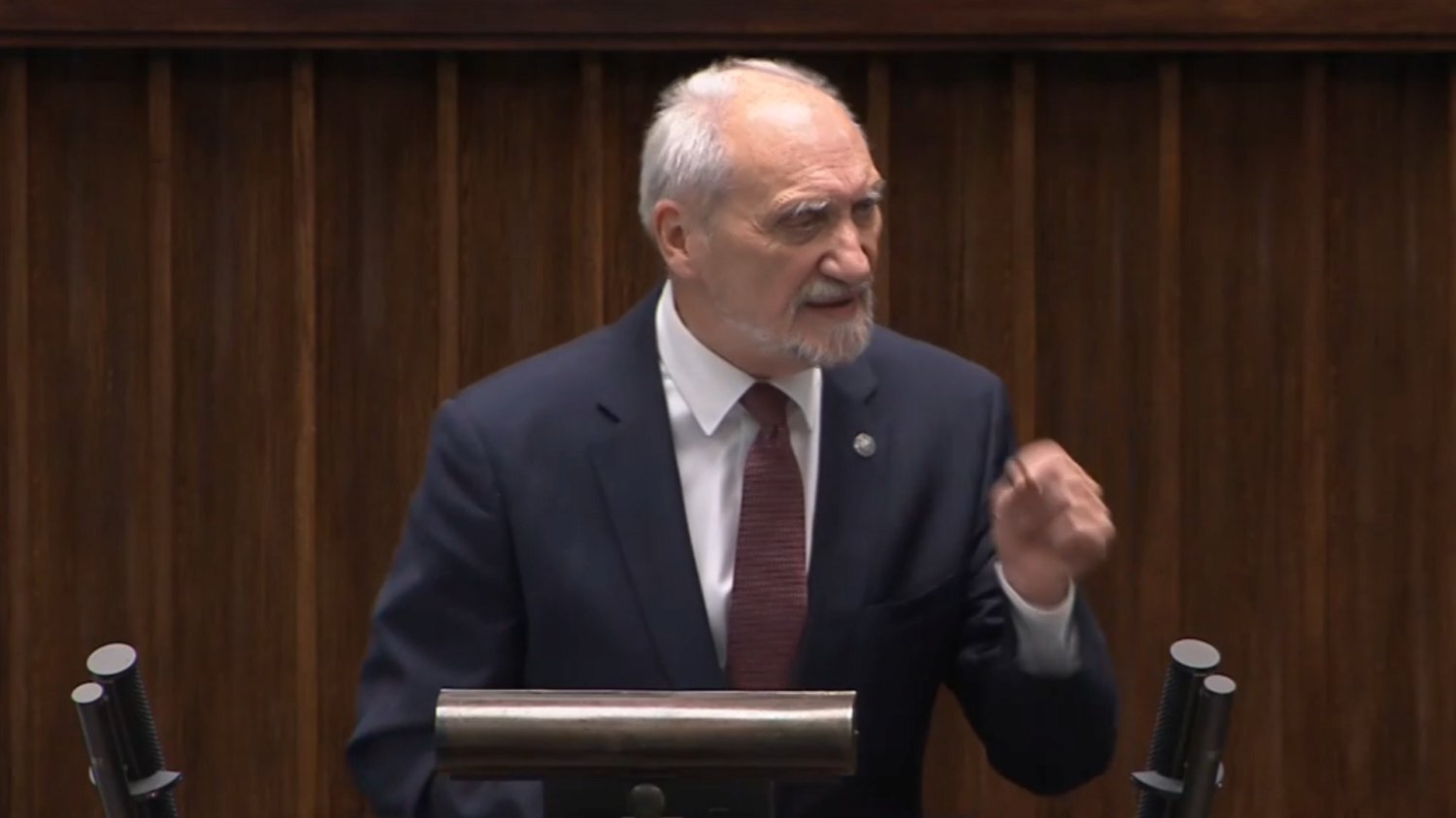 Macierewicz usłyszał zarzuty w sprawie SKW. Prokuratura nie odpuszcza byłemu szefowi MON Antoni Macierewicz w Sejmie