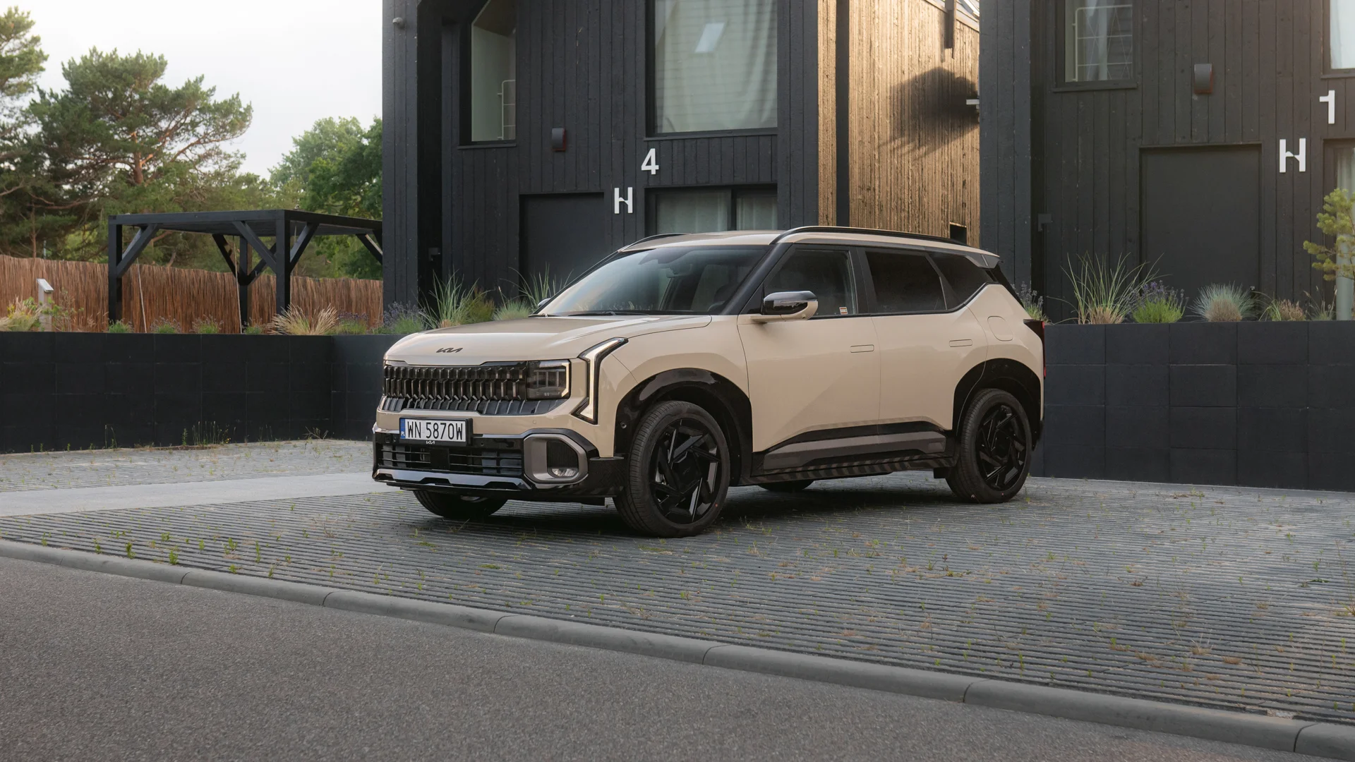 Kia rzuca rękawicę Toyocie. Do salonów trafia hybryda, która w Polsce może być hitem