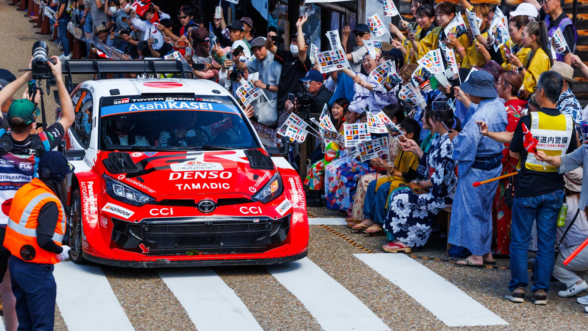 Ten powrót do WRC to materiał na film. Toyota nokautuje rywali na własnym podwórku