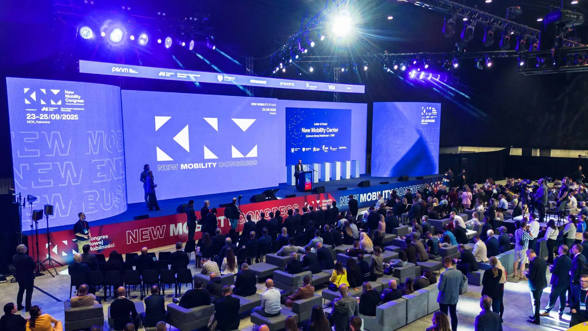 Nowe auta, technologie, panele dyskusyjne i wiele więcej. Nadciąga Kongres Nowej Mobilności 2026