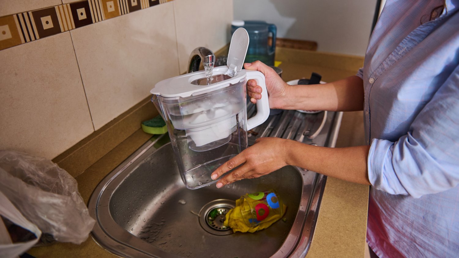 Filtr z dzbanka nie jest zwykłym plastikiem. Zły kosz i płacisz wyższą stawkę za odpady
