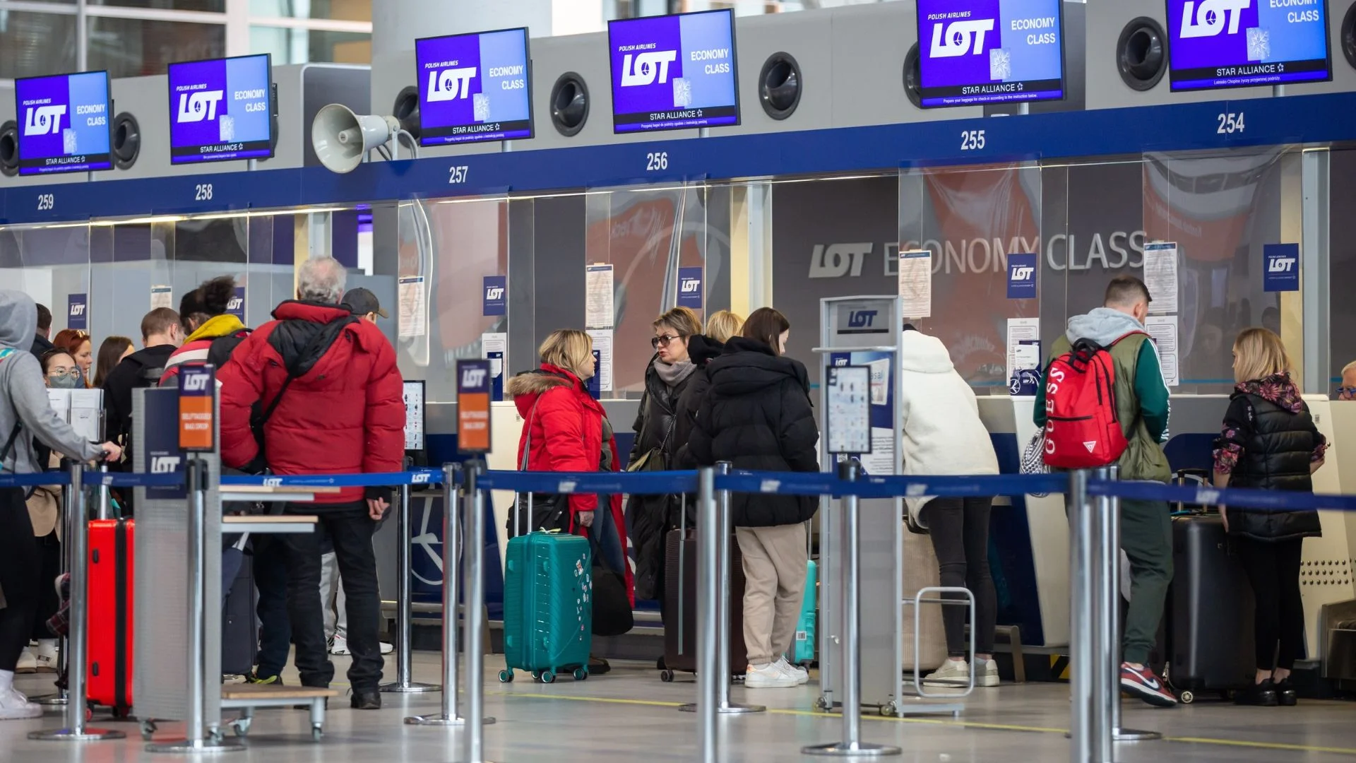 Koniec limitu płynów na Lotnisku Chopina jeszcze w listopadzie