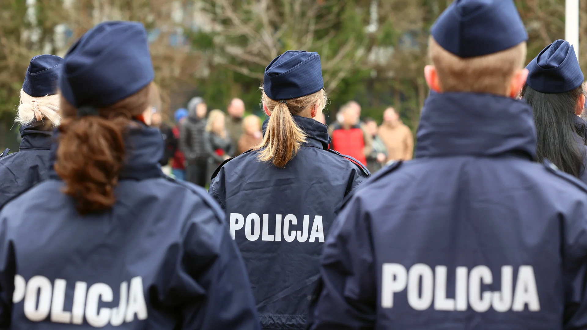 Kontrole policji przy szkołach po serii ataków nożem
