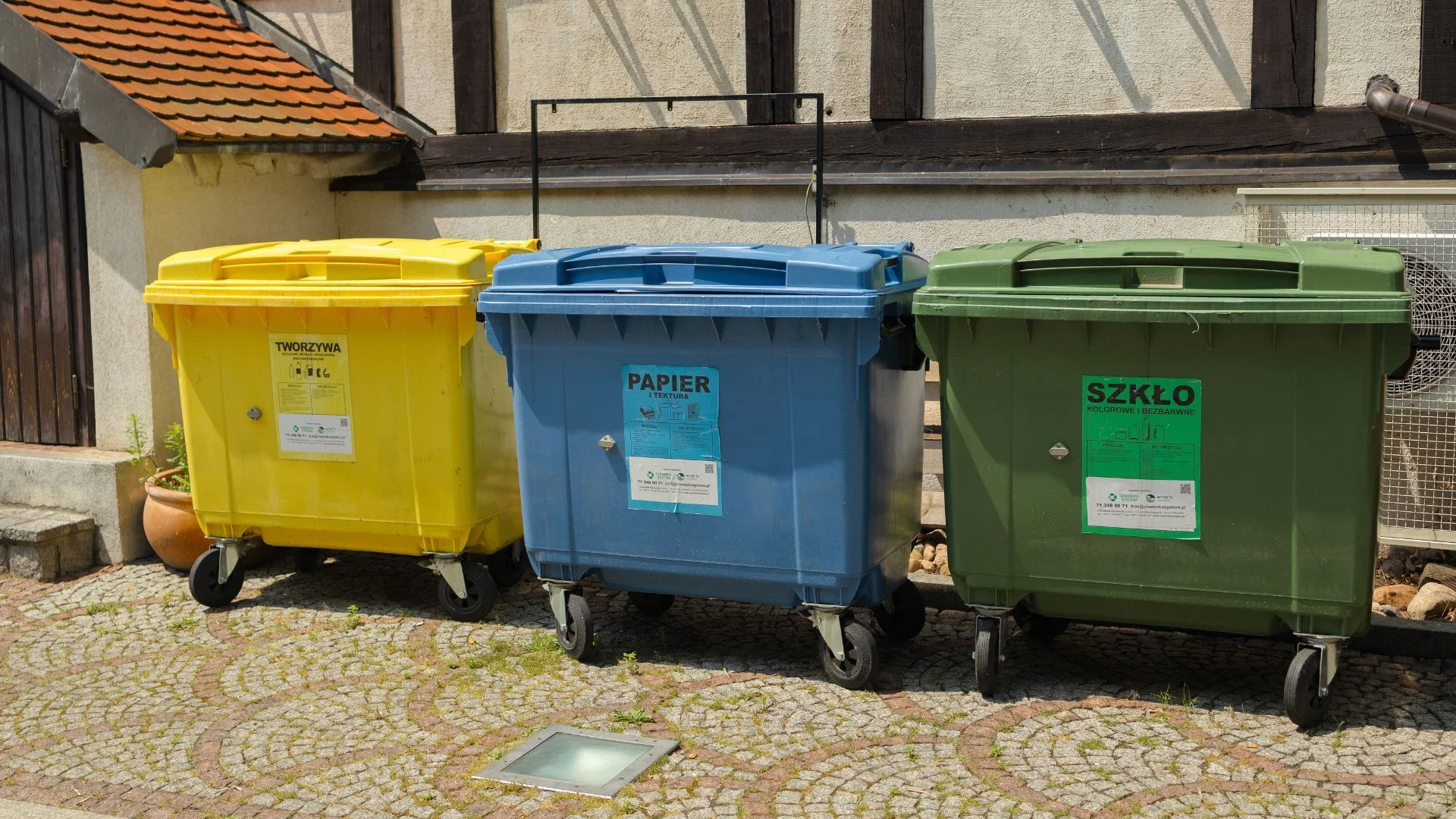 Rachunek za śmieci wyniesie 0 zł. Wielu seniorów nawet nie wie, że ma taką szansę Kosz na śmieci, kontener na śmieci