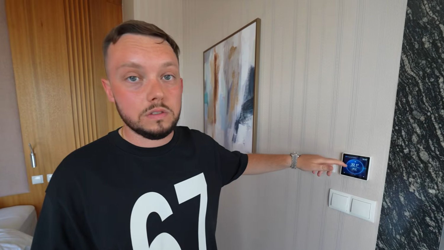 Książulo w Gołębiewskim w Pobierowie siedział w ukropie. 32 stopnie w pokoju. Książulo, pokój w Gołębiewskim w Pobierowie