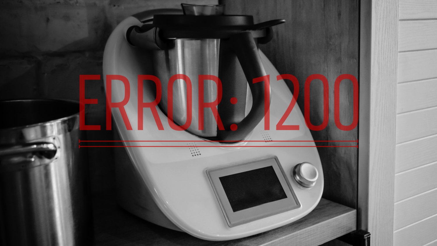 Thermomixy straszą ostatnio alarmującym komunikatem. Producent poinformował co należy robić Thermomix, czarno-białe tło. Napis: Error: 1200