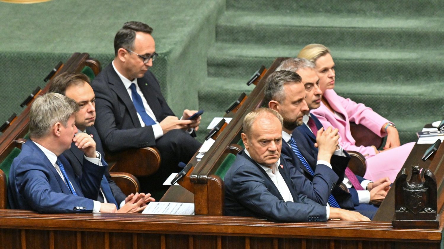 Nowy sondaż jak koszmar dla Tuska. To już naprawdę ostatni dzwonek na pobudkę Ławy rządowe w Sejmie, na pierwszym planie Donald Tusk