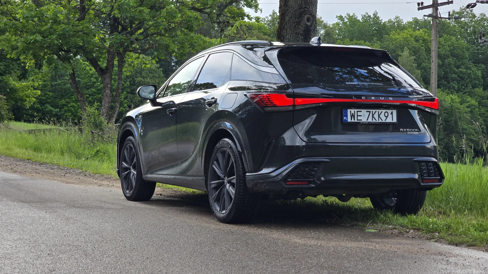 Przejechaliśmy ponad 3500 km Lexusem RX 500h. Gdy spojrzałem na spalanie, zaniemówiłem