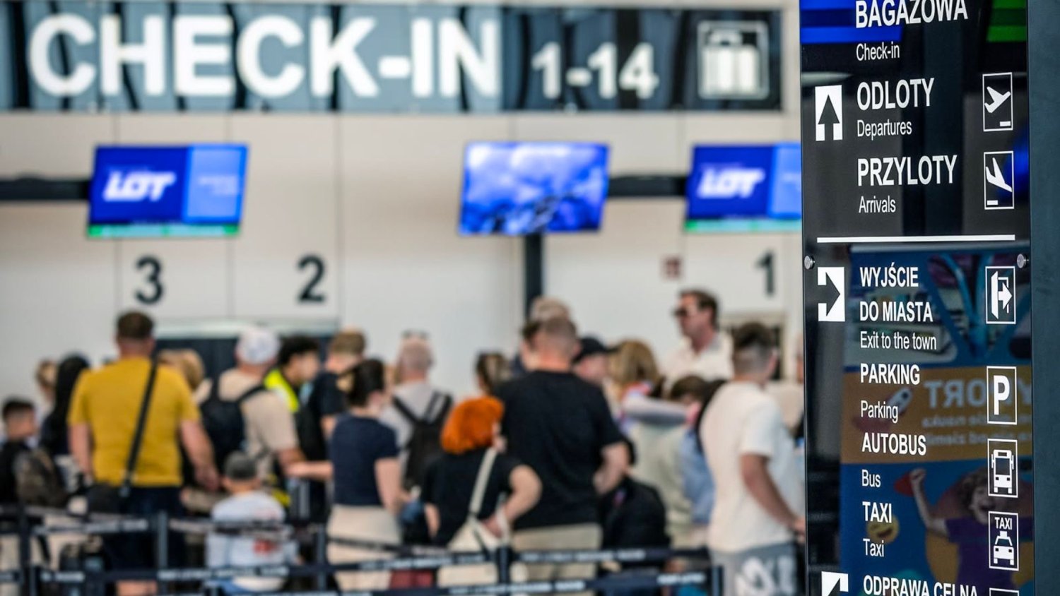 Lotnisko w Radomiu problemami stoi. 30 proc. pracowników ma pójść na bruk