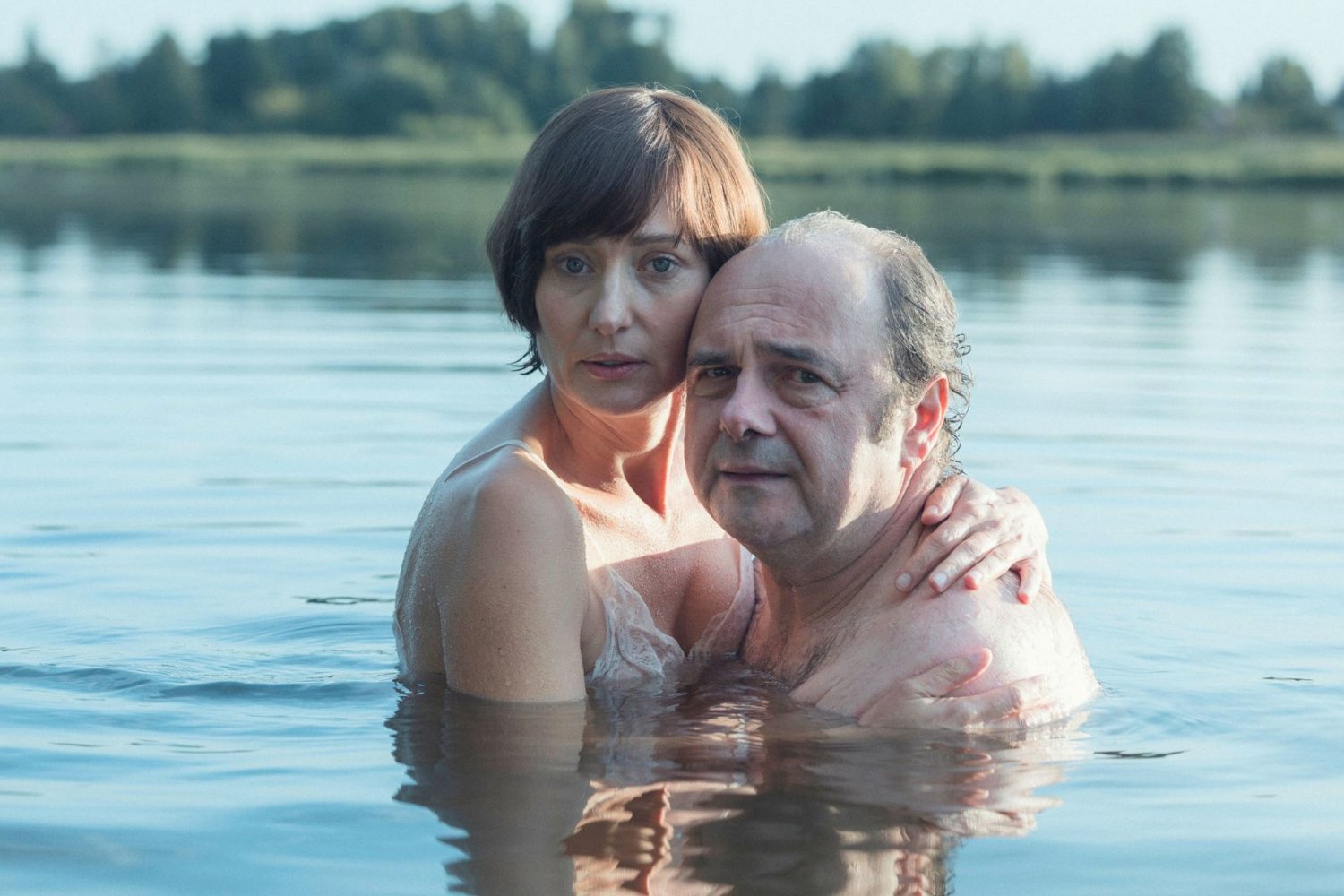 Magdalena Popławska i Arkadiusz Jakubik jako Grażyna Kuroń i Jacek Kuroń w filmie "Nasza rewolucja"
