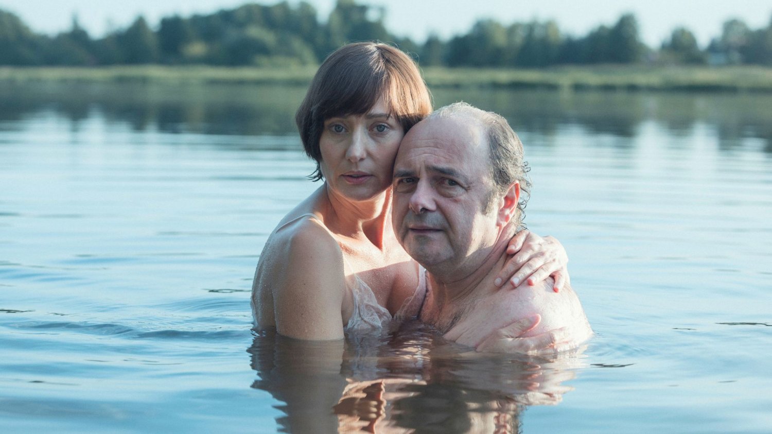 Magdalena Popławska i Arkadiusz Jakubik jako Grażyna Kuroń i Jacek Kuroń w filmie "Nasza rewolucja"