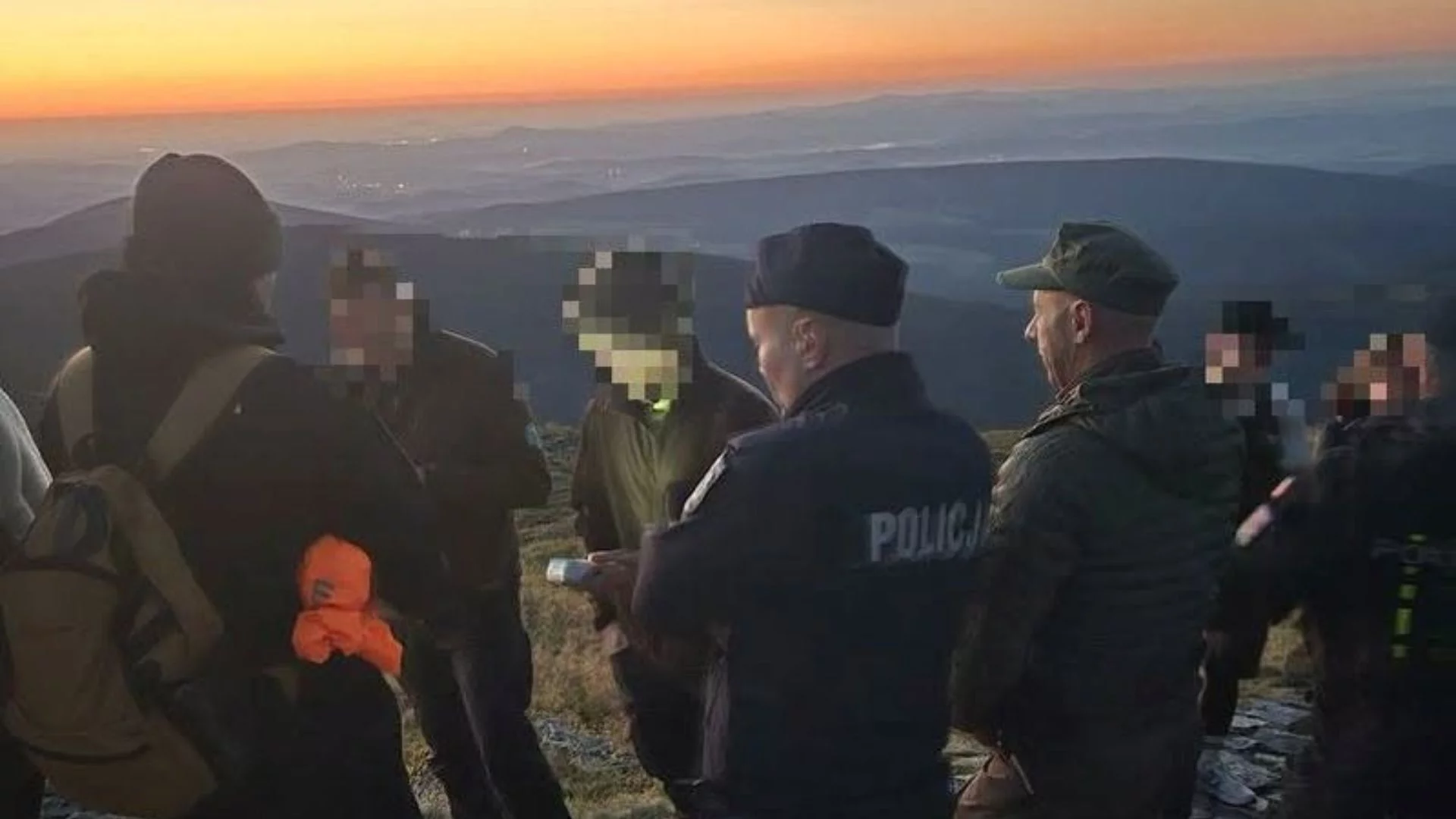 Wielka łapanka na Śnieżce. Grad mandatów jeszcze przed wschodem słońca