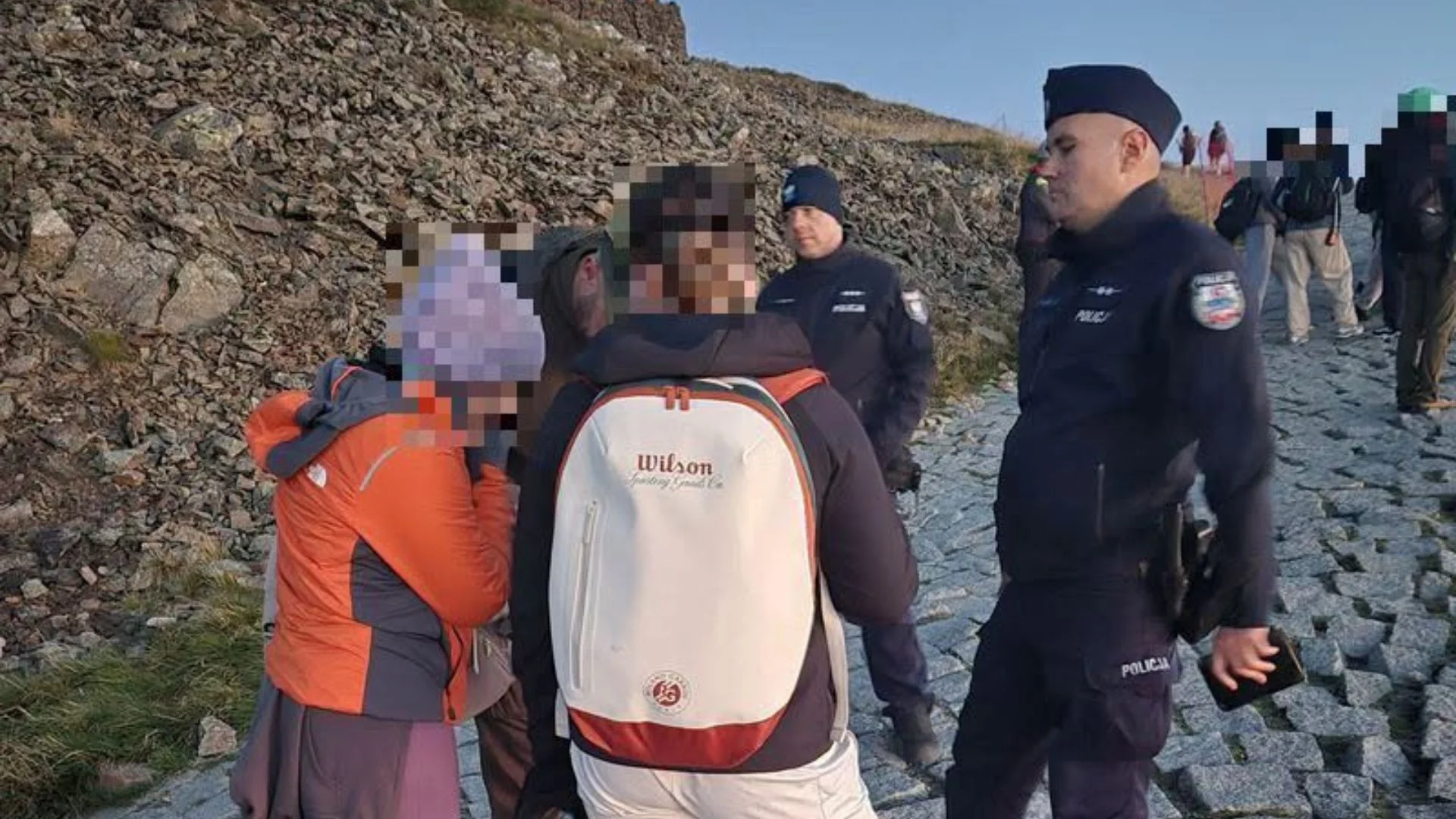 Łapanki nie tylko na Śnieżce. Mandaty sypią się przed wschodem słońca w nowym miejscu